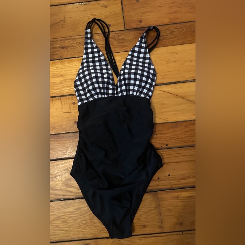 1 piece black white swimsuit
